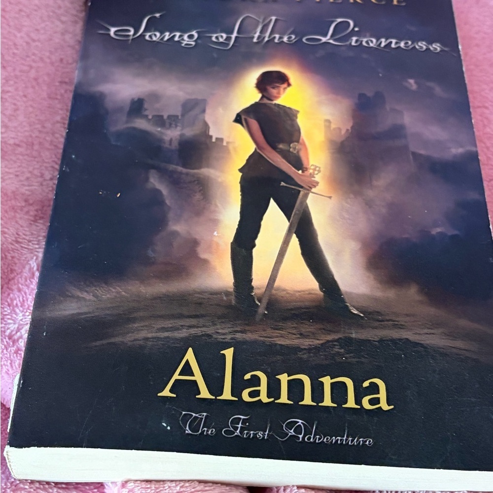Alanna song of the lioness book